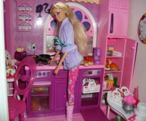 Puzzle Barbie στην κουζίνα