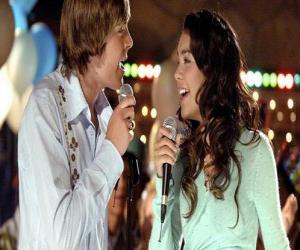 Puzzle Gabriella Montez (Vanessa Hudgens), Troy Μπόλτον (Zac Efron) τραγουδώντας καραόκε