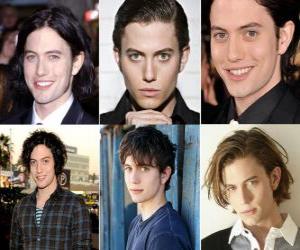 Puzzle Jackson Rathbone είναι ηθοποιός και μουσικός, γνωστός για το ρόλο του, όπως Jasper Hale στην προσαρμογή ταινιών του έπους από Stephenie Meyer νύχτα.