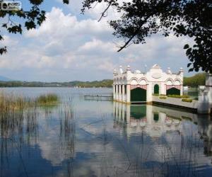 Puzzle Lake of Banyoles, Καταλονία, Ισπανία