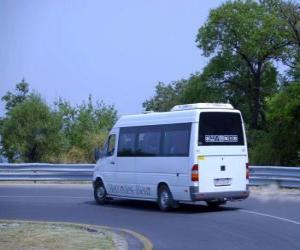 Puzzle Minibus σε ένα ταξίδι στο βουνό