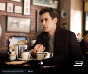 Puzzle Peter Parker, συνεδρίαση προνοητικά σε ένα cafetria της Νέας Υόρκης