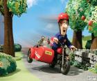 Postman Pat με μοτοσικλέτα του