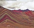 Vinicunca ή Winikunka, είναι ένα βουνό στο Περού σε υψόμετρο 5.200 μέτρα πάνω από τη στάθμη της θάλασσας