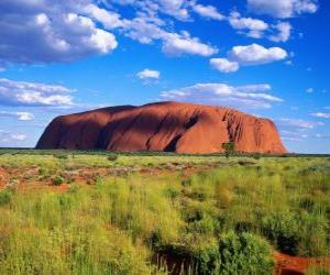 Puzzle Το τεράστιο μονόλιθος της Uluru Εθνικό Πάρκο Uluru-Kata Tjuta, Αυστραλία.